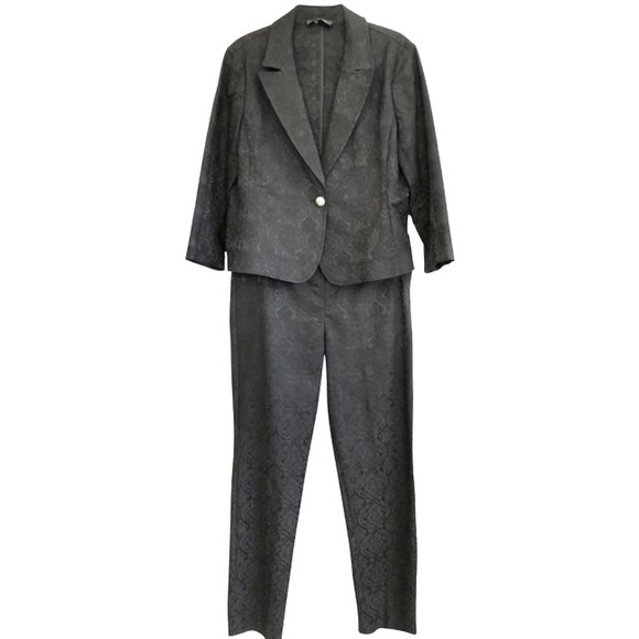 St. John Pants - St. John Caviar Black Jacquard Cropped Jacket Pantsuit/size 10/NWT